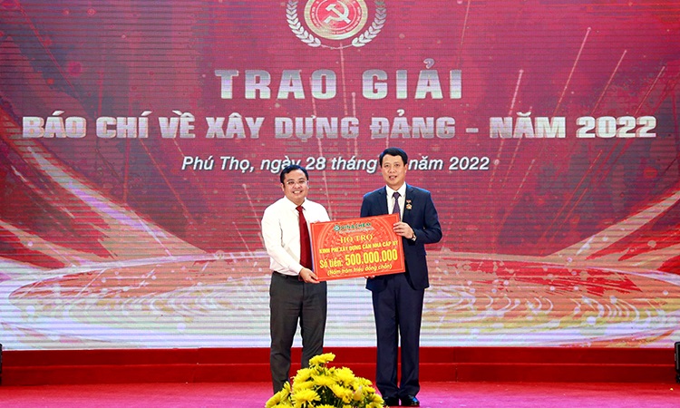 Tập đoàn Hóa chất Việt Nam: Trao hỗ trợ kinh phí xây dựng “Căn nhà cấp ủy” cho BTC Tỉnh ủy tỉnh Phú Thọ