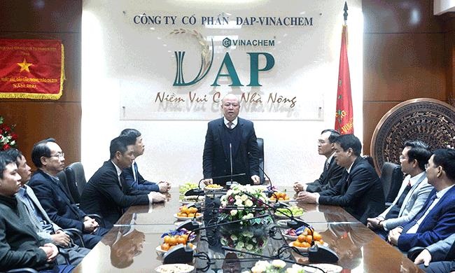 Lãnh đạo Tập đoàn thăm, động viên NLĐ Công ty CP DAP - VINACHEM ra quân sản xuất đầu năm